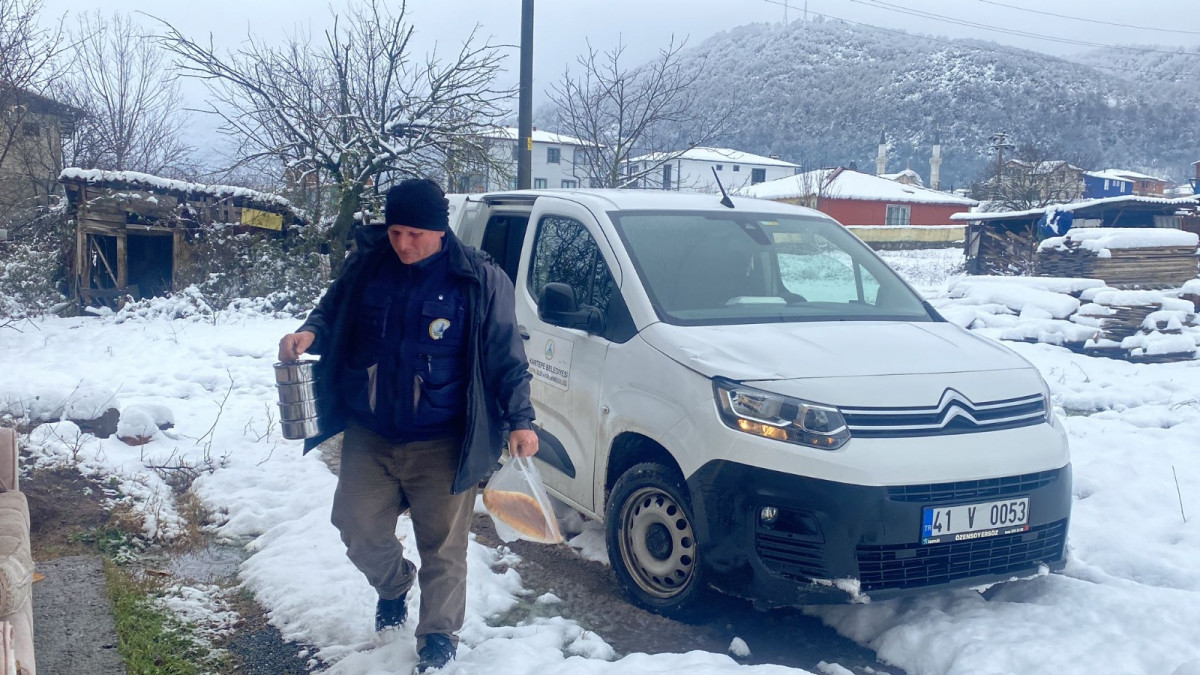 Kartepe Belediyesinden evlat şefkati..Alo Evlat!